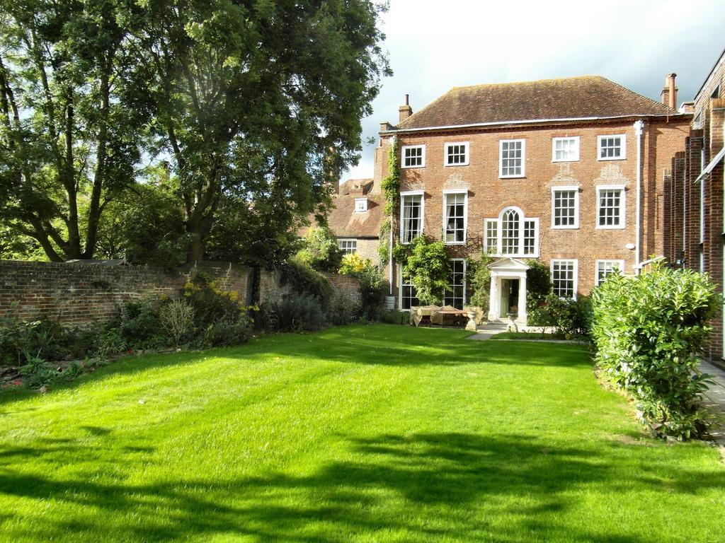 East Pallant Bed And Breakfast, Located In Large Georgian Townhouse In Central Chichester Exterior photo