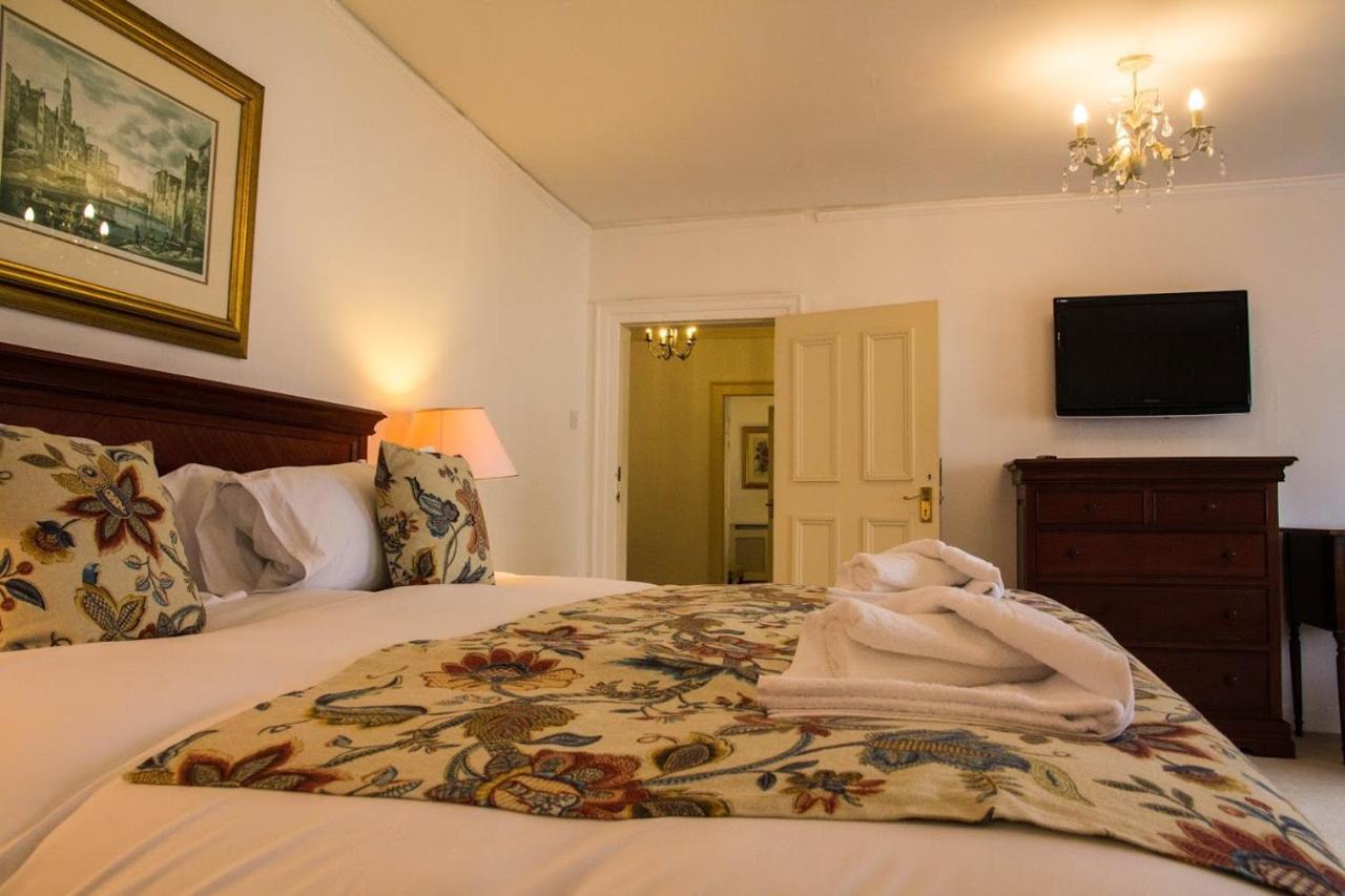 East Pallant Bed And Breakfast, Located In Large Georgian Townhouse In Central Chichester Exterior photo