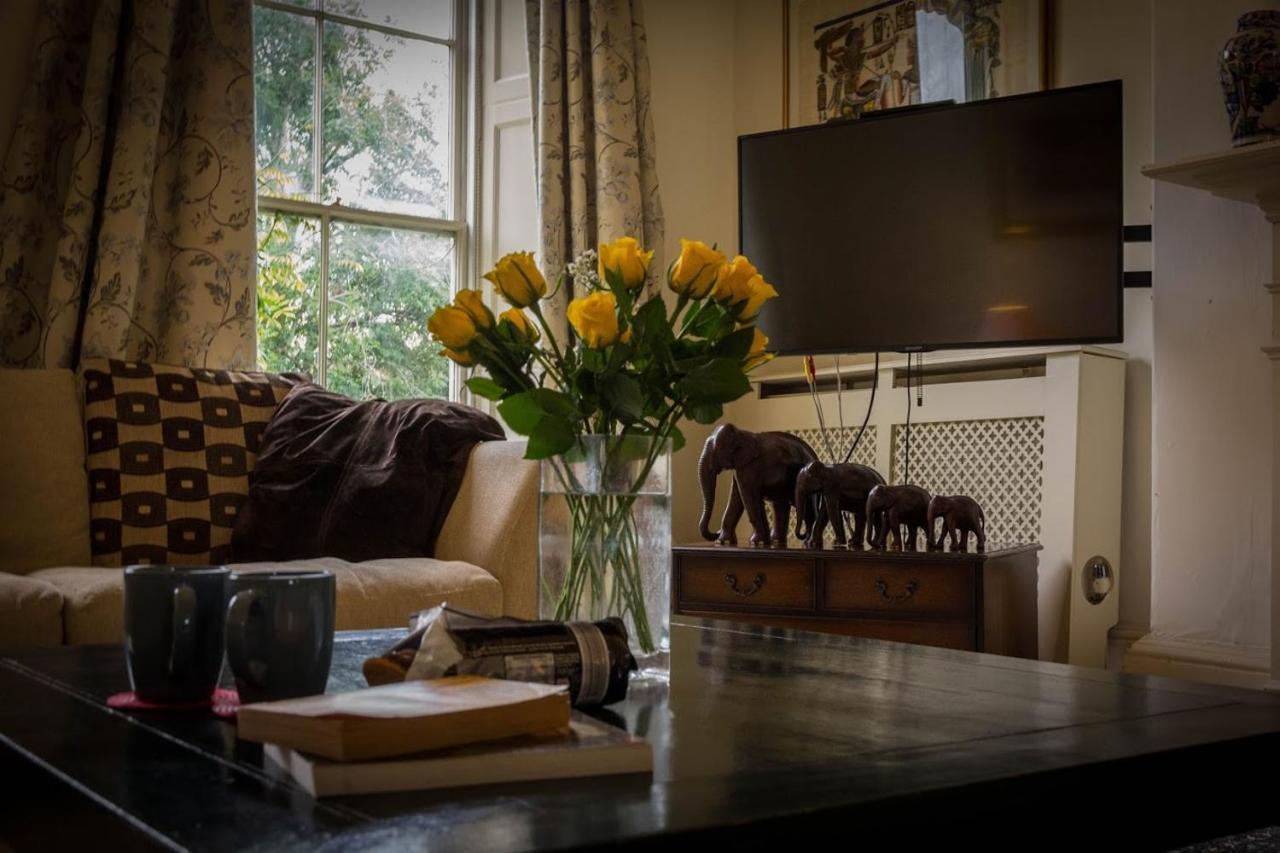 East Pallant Bed And Breakfast, Located In Large Georgian Townhouse In Central Chichester Exterior photo