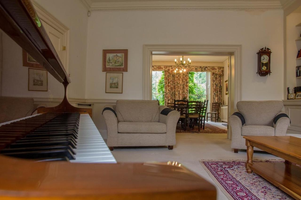 East Pallant Bed And Breakfast, Located In Large Georgian Townhouse In Central Chichester Exterior photo