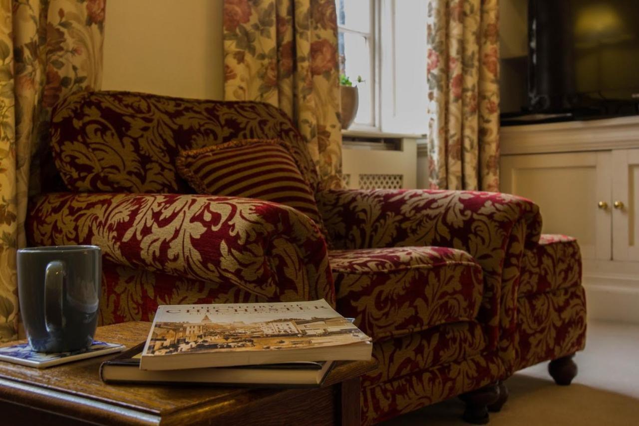 East Pallant Bed And Breakfast, Located In Large Georgian Townhouse In Central Chichester Exterior photo