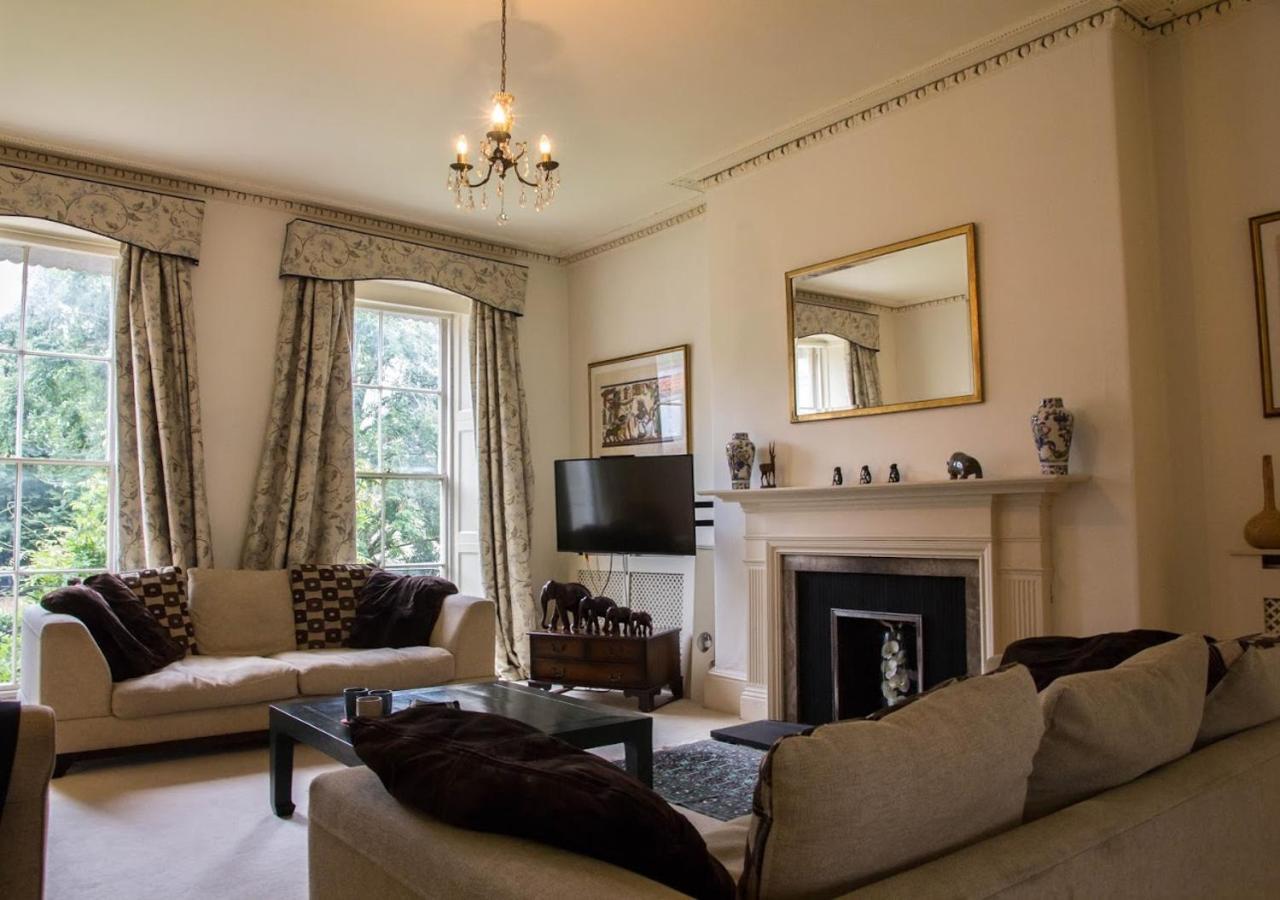 East Pallant Bed And Breakfast, Located In Large Georgian Townhouse In Central Chichester Exterior photo